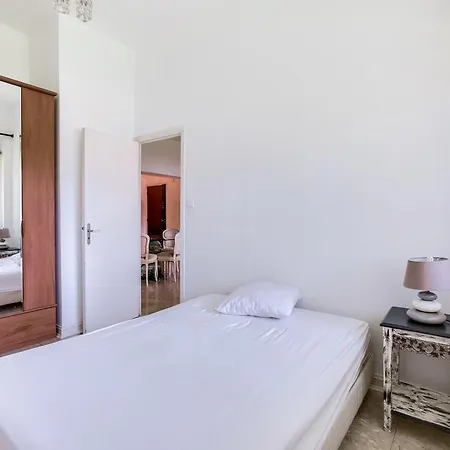 2br In The Gallia Area Cannes